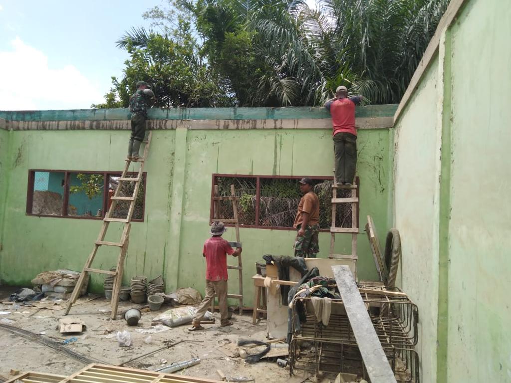 Perbaikan Madrasah Alfarukiyahdi di Dusun VI Karya Baru Desa Lama Kec Sei Lepan Kab Langkat, Selasa (26/04/2022), (Foto: BN/AL)