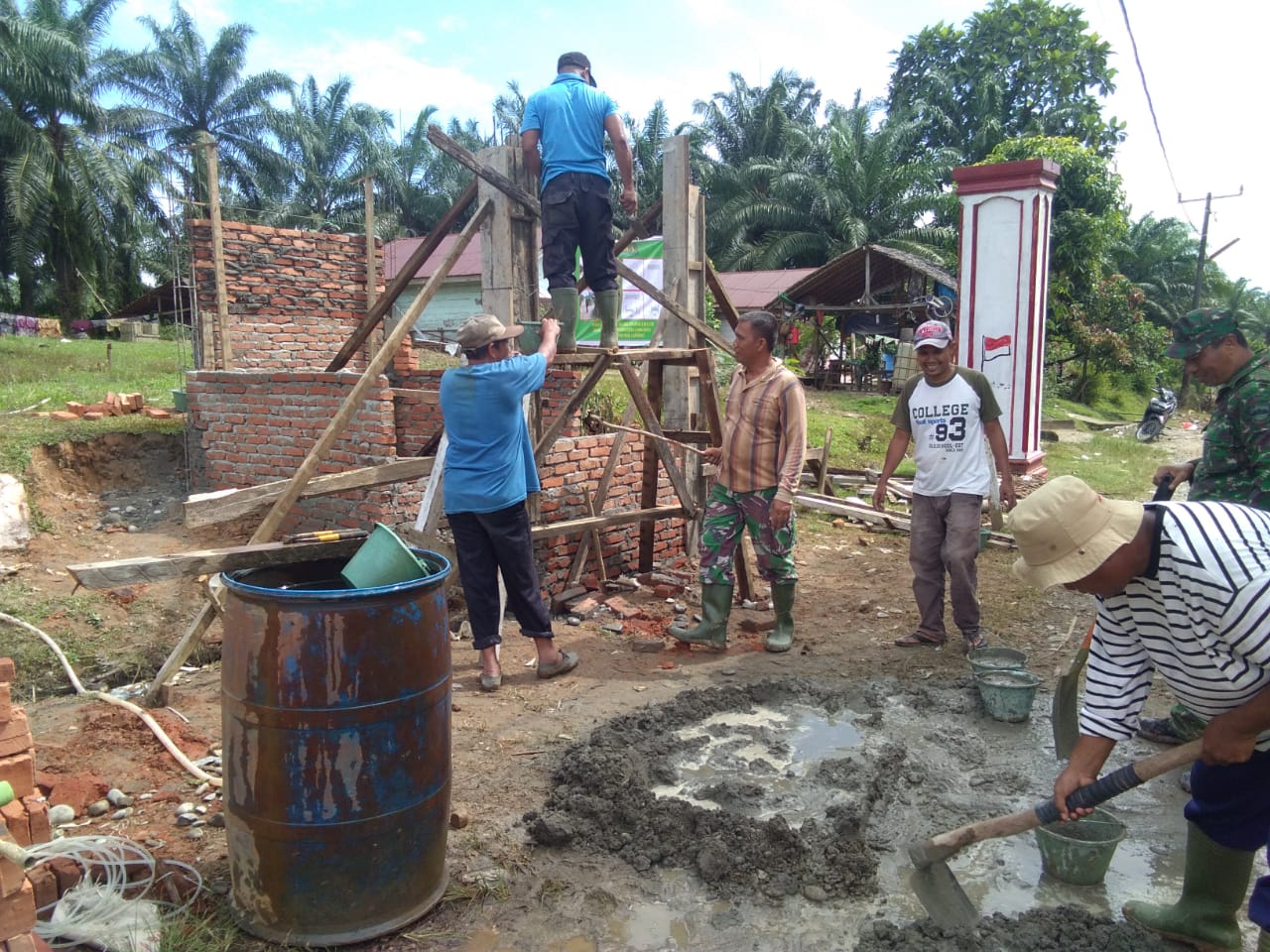 Pos Kamling dapat membantu masyarakat di Desa Lama Baru, Sabtu (30/04/2022), (Foto: BN/AL)