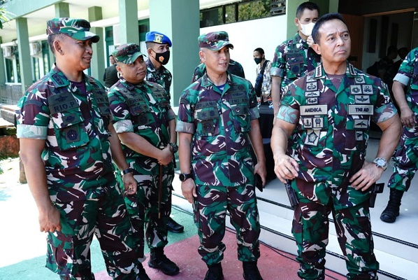 Panglima TNI Bersama Pangdam Hasanuddin Tinjau Perumahan Prajurit Korem 142/Tatag