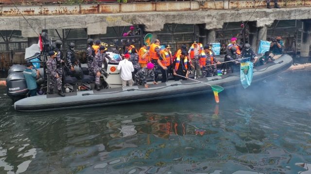 Canangkan Gerakan Nasional Laut Bersih, TNI-AL Menerima Muri ke-6
