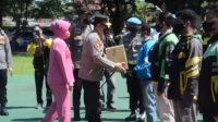 Polda Gorontalo Salurkan 3300 Paket Sembako kepada Masyarakat
