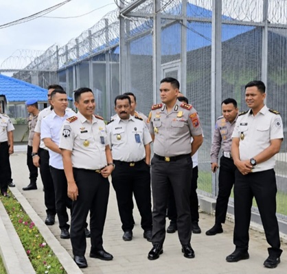 Pererat Sinergitas, Kapolres Binjai Kunjungi Lapas Kelas IIA Binjai untuk Perkuat Keamanan dan Pembinaan Warga Binaan Pererat Sinergitas, Kapolres Binjai Kunjungi Lapas Kelas IIA Binjai untuk Perkuat Keamanan dan Pembinaan Warga Binaan