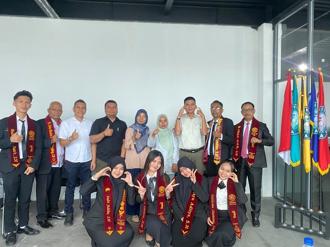 Usai Pertahankan Skripsi, Tujuh Mahasiswa Universitas Battuta Medan Siap Mengabdi dan Menegakkan Hukum Usai Pertahankan Skripsi, Tujuh Mahasiswa Universitas Battuta Medan Siap Mengabdi dan Menegakkan Hukum